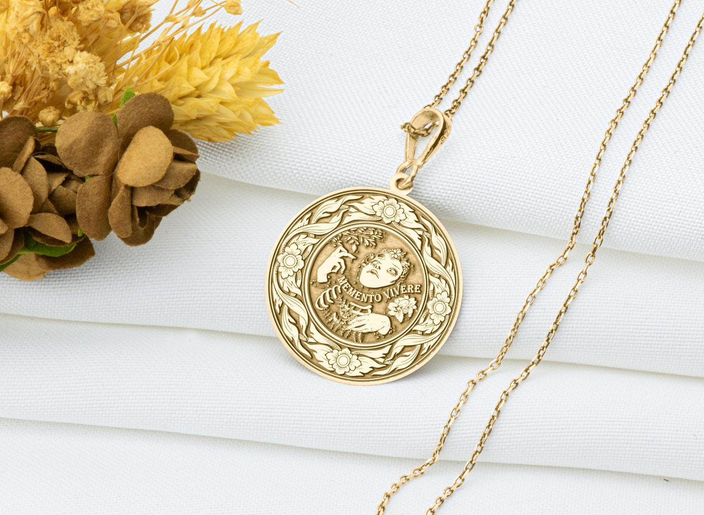 Memento Vivere Pendant Necklace