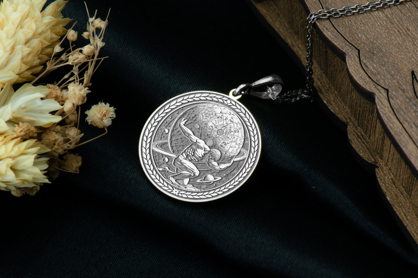 Atlas Pendant