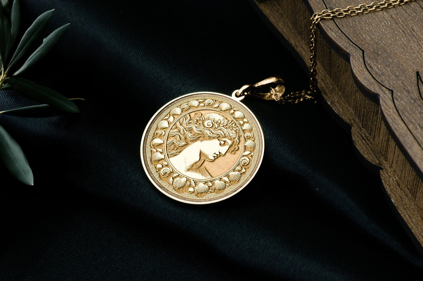 Venus Pendant Necklace: Greek Goddess Jewelry